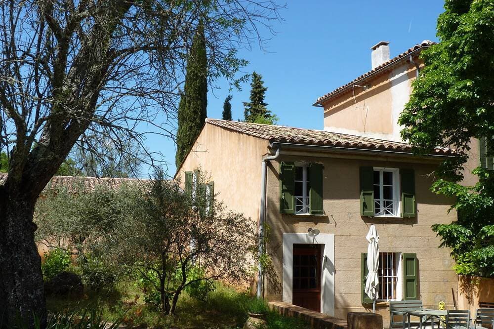 Provenzalisches Landhaus mit Swimmingpool auf Grundstück aus dem 18. Jahrhundert 1