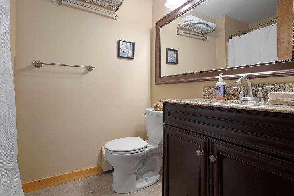 Foto 13 von 27: Modernisierte Wohnung am Fuße des Mt Snow mit Kamin