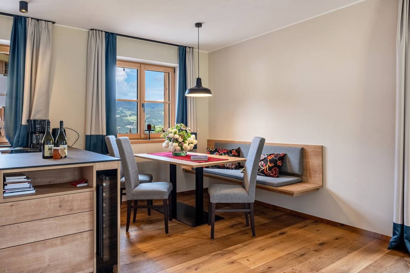 Foto 8 von 39: Ferienwohnung "Schlosshof Hoamat" mit Bergblick, Terrassen und WLAN