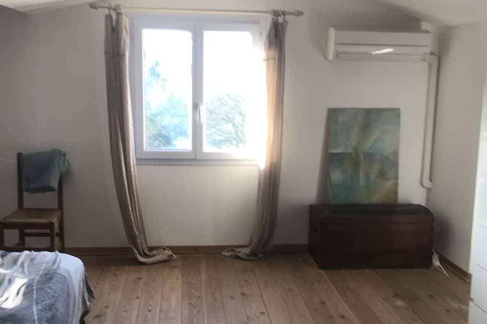 Foto 2 von 12: Charmante, ruhige „ Villa “ mit bewaldetem Garten
