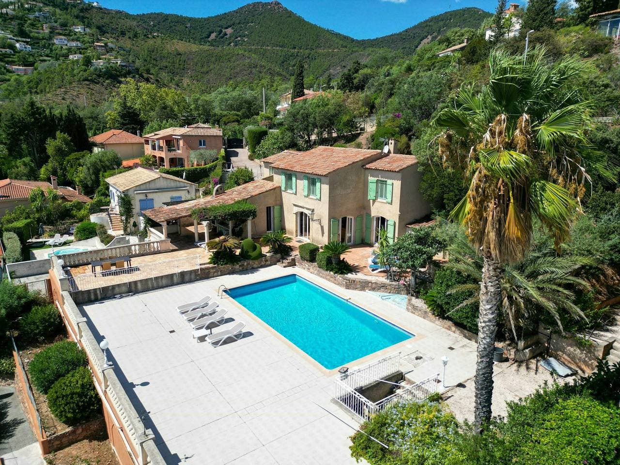 Foto 2 von 32: Villa oberhalb des Hafens von La Figueirette