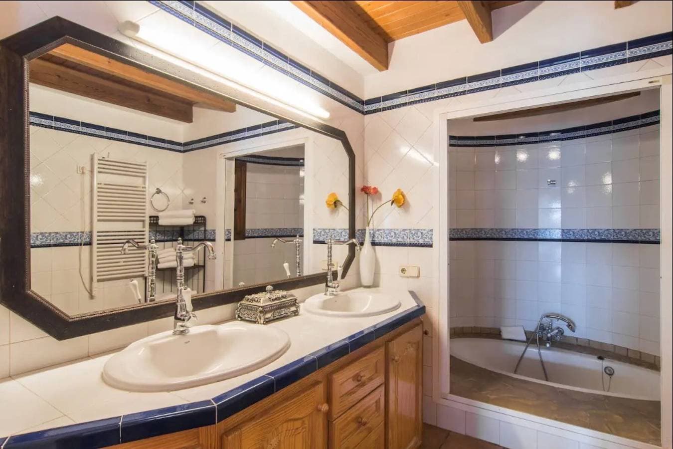 Foto 10 von 32: Ferienhaus "Tirasset" mit privatem Pool, 2 Terrassen und WLAN