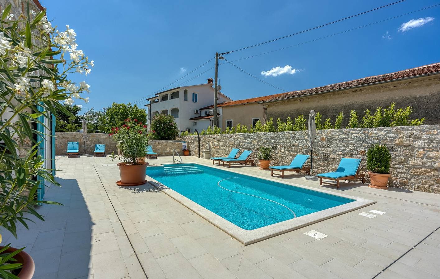 Foto 6 von 35: Gemütliche 200 m² große Wohnung mit Pool, Parkplatz und WLAN in der Nähe des Selina City Center