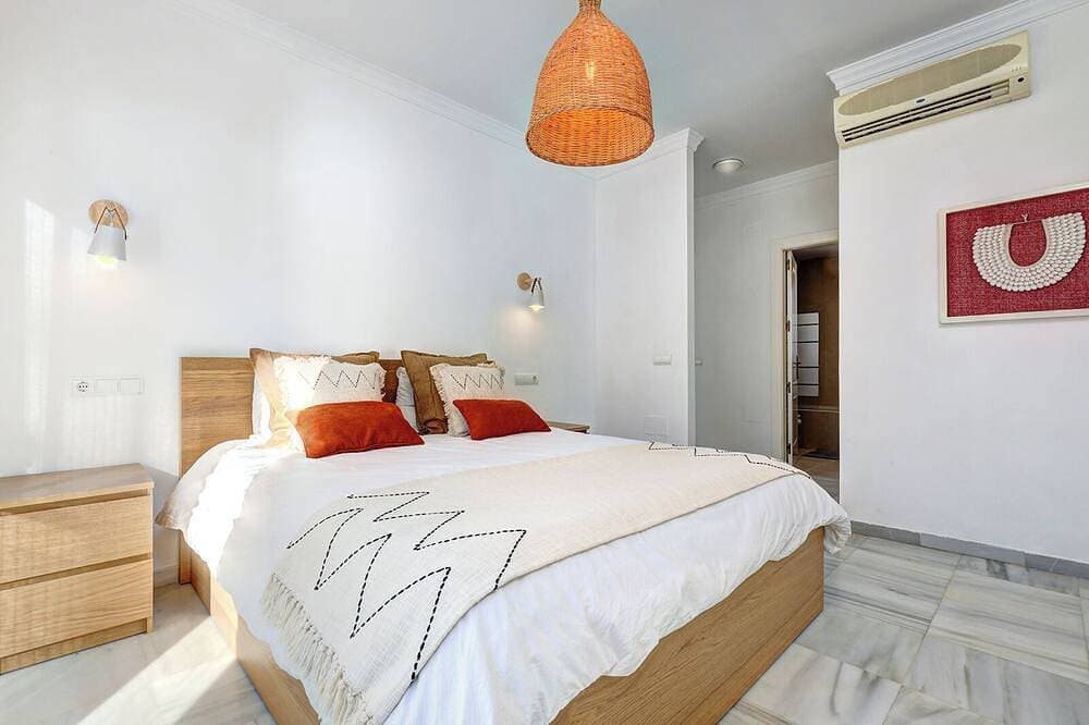 Foto 6 von 30: Apartment on the beachfront in Estepona,