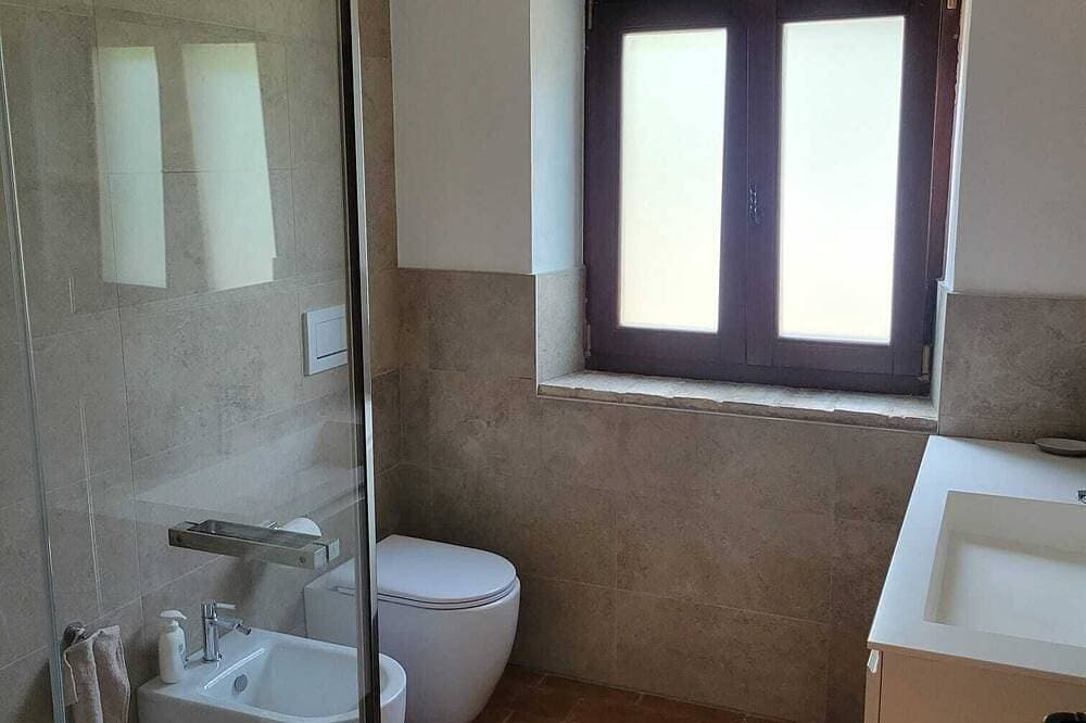 Foto 5 von 27: Beautifully renovated, modern, 1 bedroom apartment with swimming pool