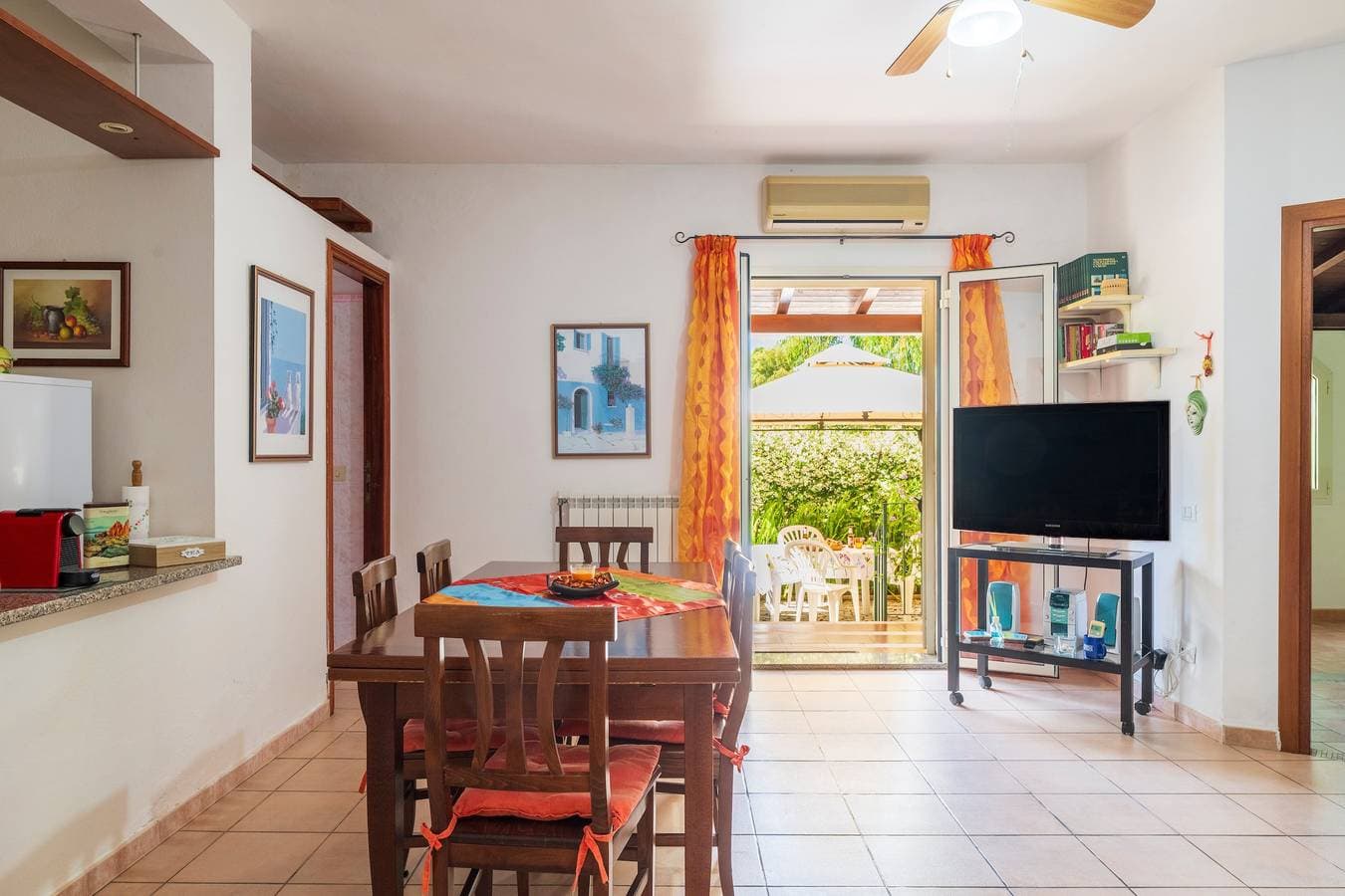 Foto 4 von 26: Ferienhaus 'Casa Nespolo' mit privatem Garten, Wi-Fi und Klimaanlage
