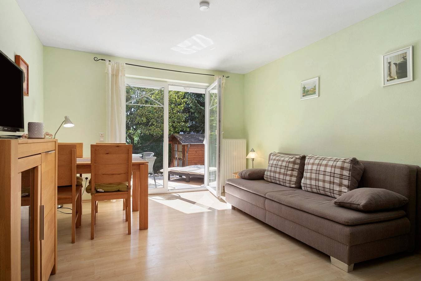 Foto 2 von 21: Ferienwohnung 'Jacqueline' mit privater Terrasse, Gemeinschaftsgarten und Wi-Fi