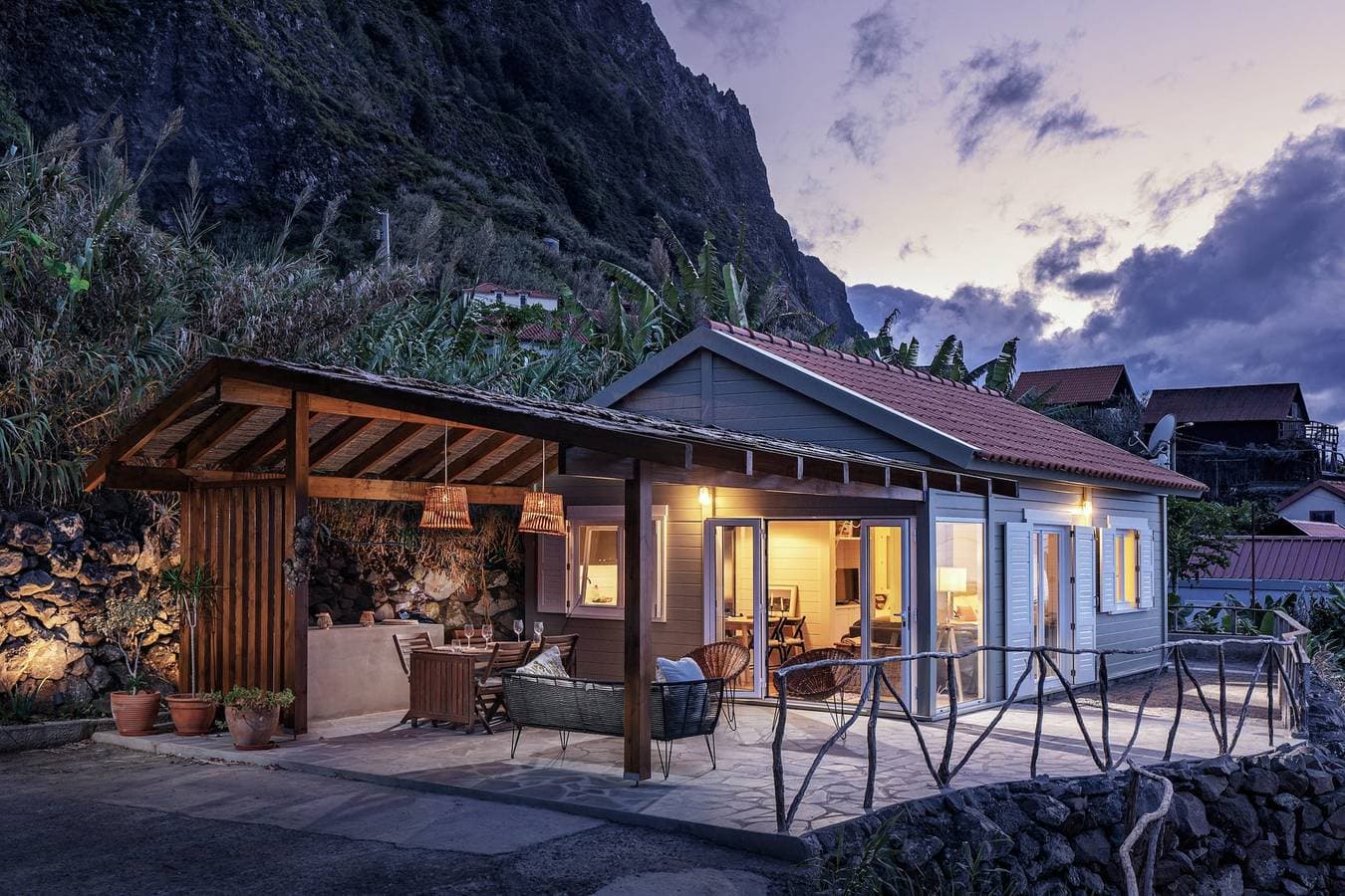 Ein Hafen am Meer, Casa da Rocha de Baixo 1