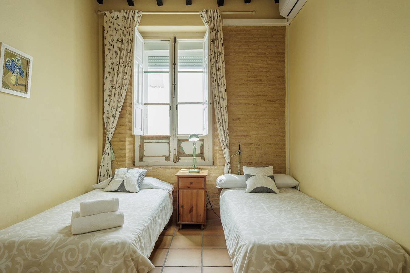 Foto 13 von 29: Großzügiges Apartment im Barrio Santa Cruz – WLAN / Klimaanlage (2 Schlafzimmer)