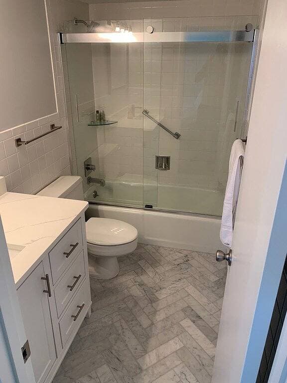 Foto 13 von 24: Modern Décor and Ocean Galore! Newly Renovated Oceanfront Condo sleeps 6