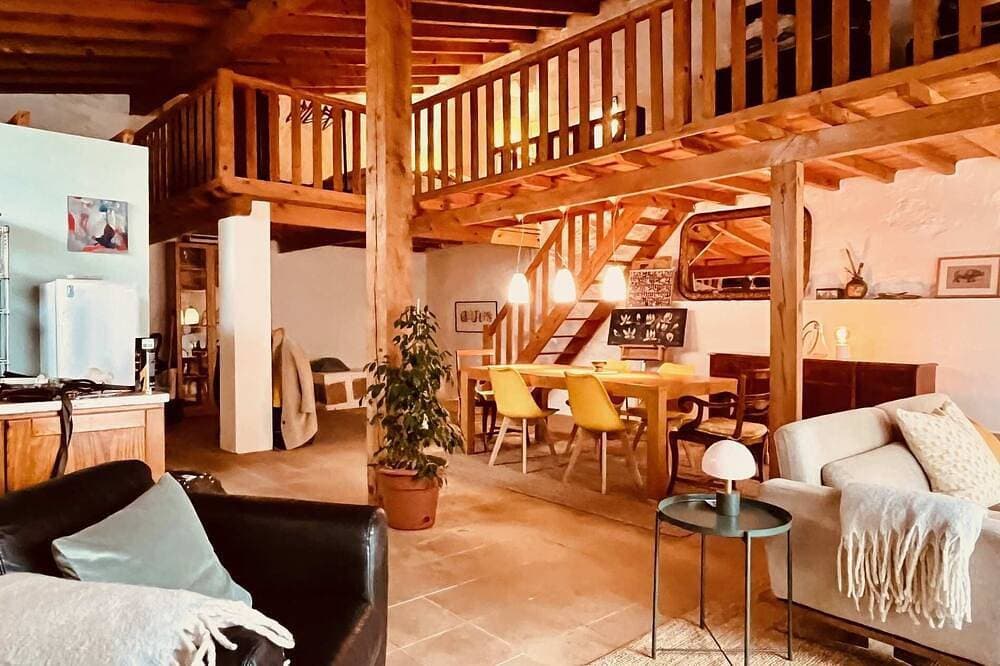 Charmantes Weinlager-Loft mit Terrasse, Pizzaofen & Kamin – 15 Min. zum Strand 1