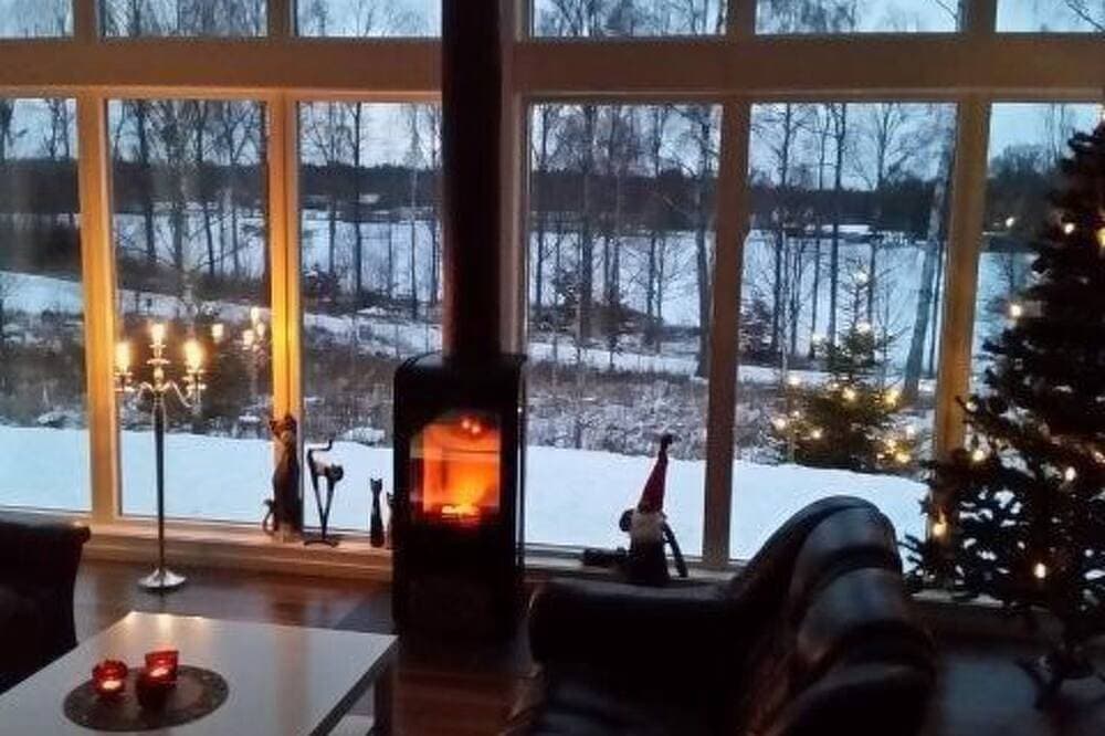 Foto 11 von 30: Modernes Haus mit hellem Dekor, mit Blick auf den See