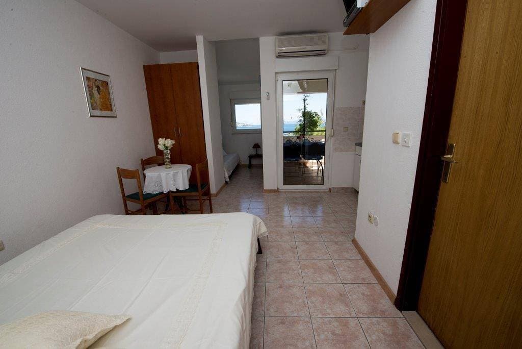 Foto 5 von 47: Studioapartment in Duće mit Meerblick, Balkon, Klimaanlage, W-Lan (132-1)