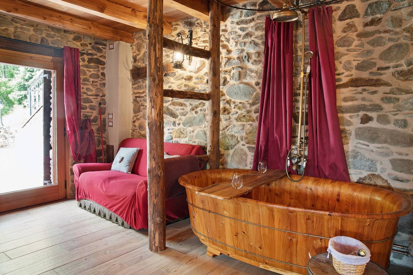 Foto 4 von 33: Deluxe-Zimmer „Chalet Cuore Selvatico“ mit Bergblick, Terrasse und privatem Garten