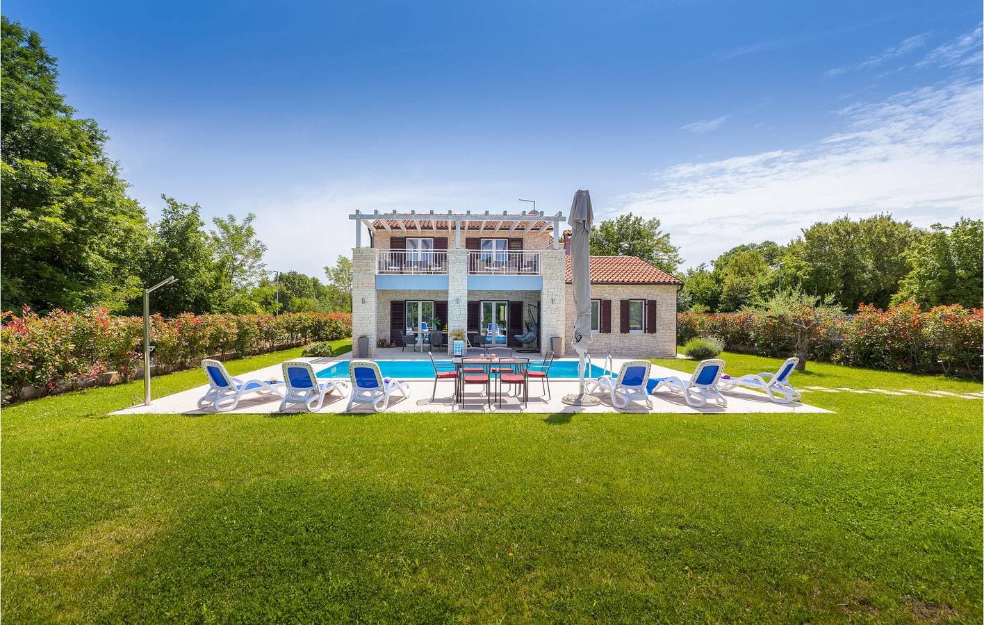 Foto 9 von 47: Charmante 180 m² große Wohnung mit Pool, Terrasse, in Küstennähe und mit Restaurants in der Nähe