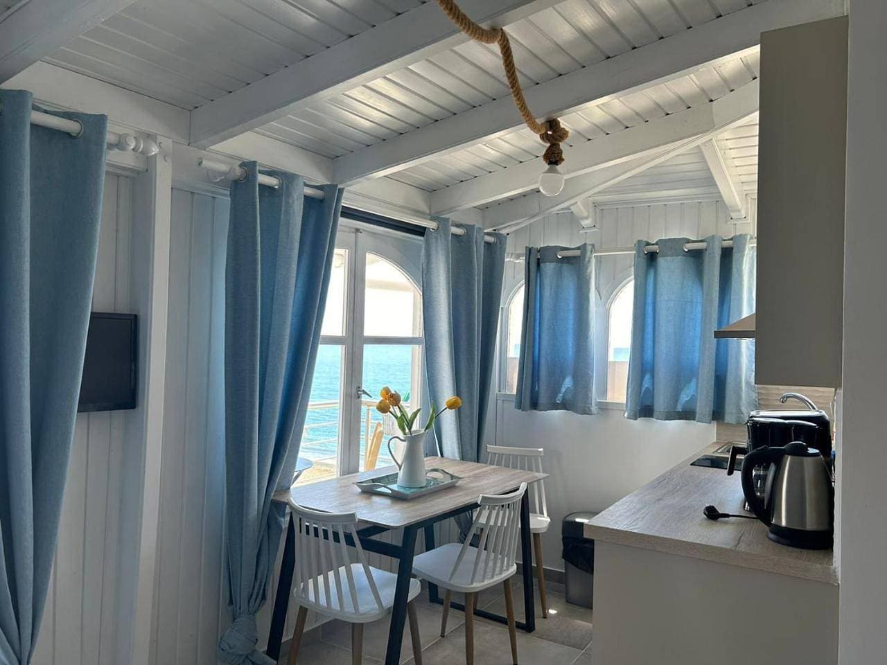 Foto 8 von 19: Apartment with Sea View
