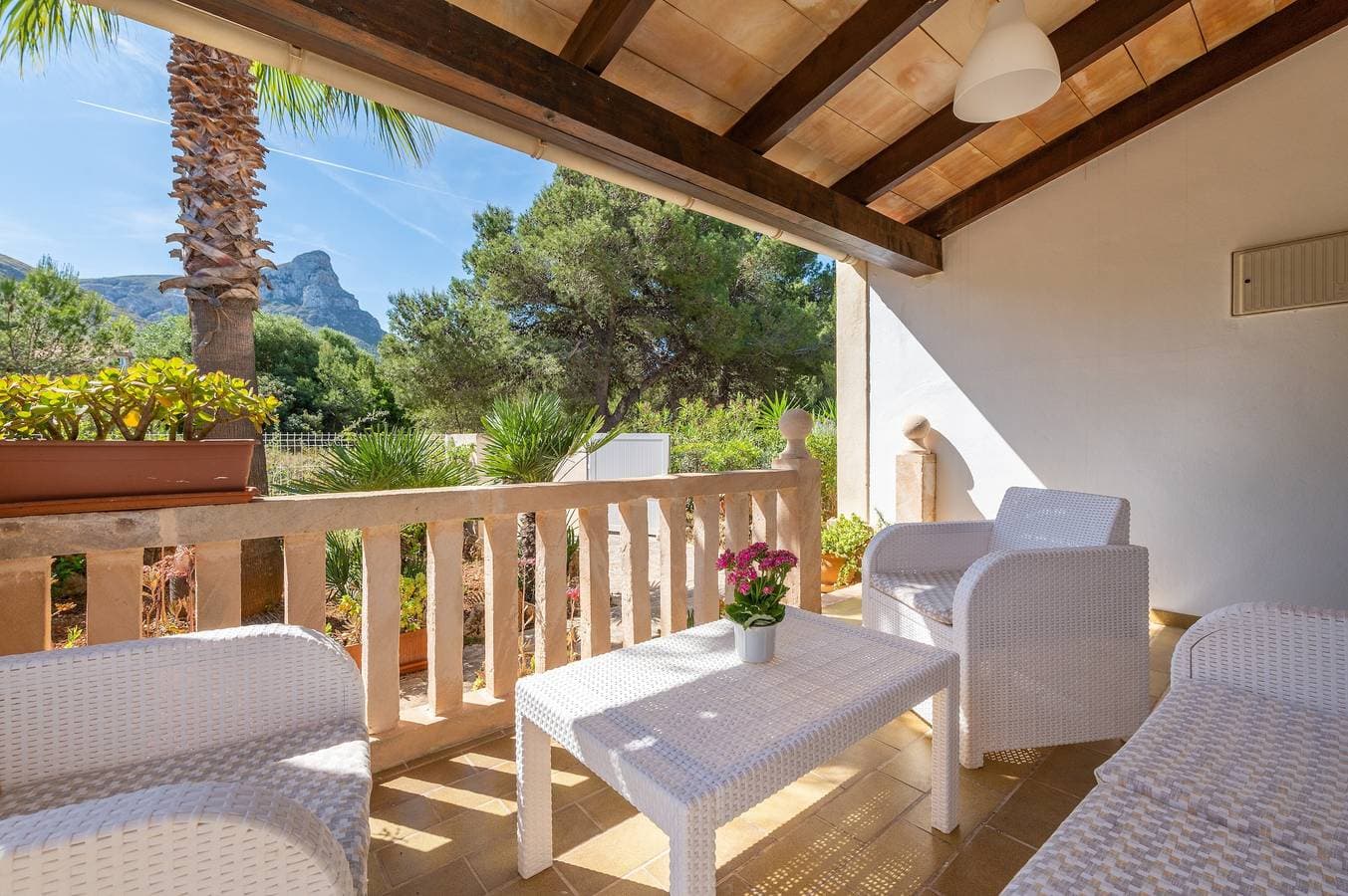 Foto 5 von 26: Klimatisiertes Ferienhaus mit Pool, Garten, Terrasse und WLAN