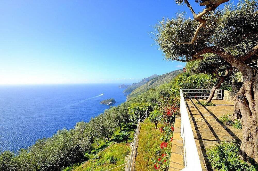 Villa Irta: A bright and sunny two-story villa built sheer above the sea, with Free Wi-Fi. 1