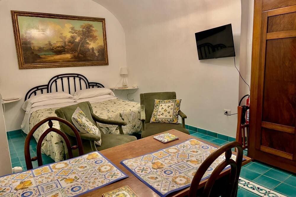 Foto 3 von 28: Honeymoon Amalfi •Private Sea View Terrace -Pet Friendly - Stone Bathroom