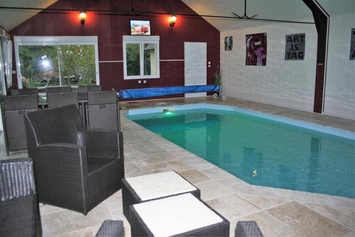 maison d'hôtes Le Castanéen piscine intérieure 1