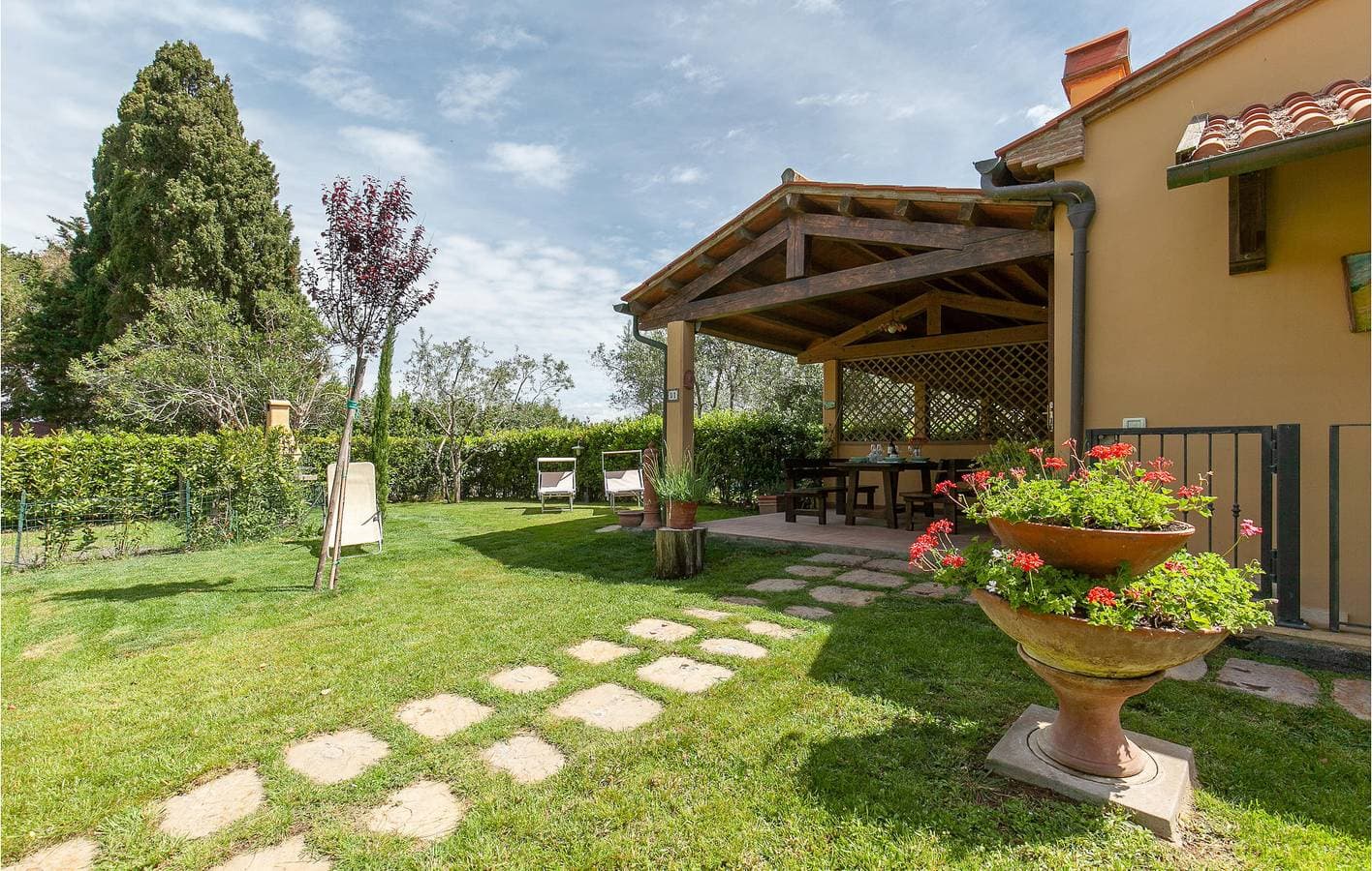 Gemütliches Terrassenapartment mit AC & Internet, Nähe Strand (68 Zeichen) 1