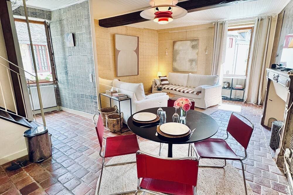 La Dolce Vita a few steps from everything Beaune has to offer 1