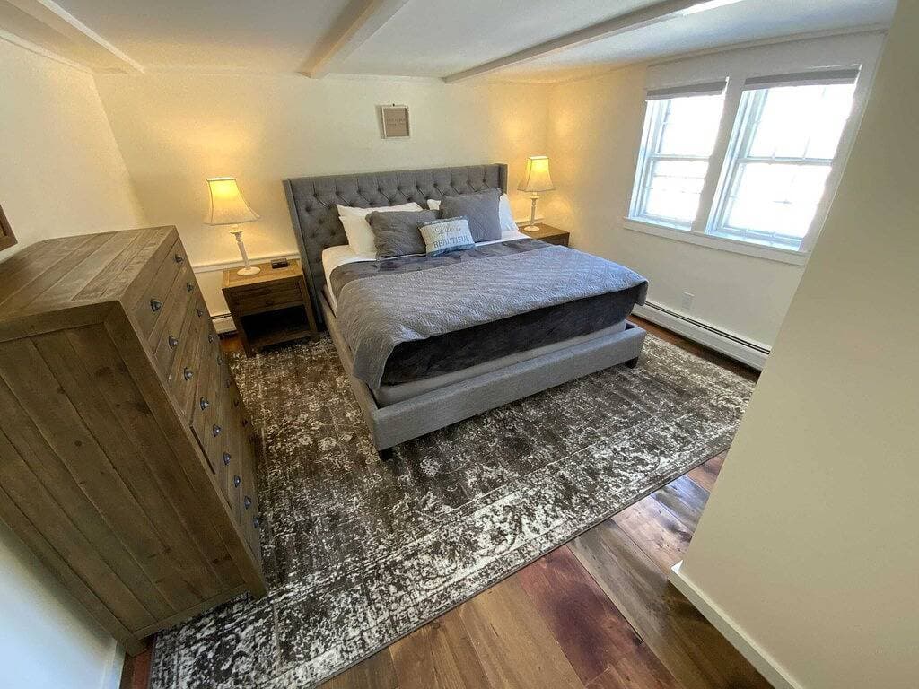 Foto 9 von 19: Deluxe King, Wohnzimmer mit Schlafsofa & Kamin