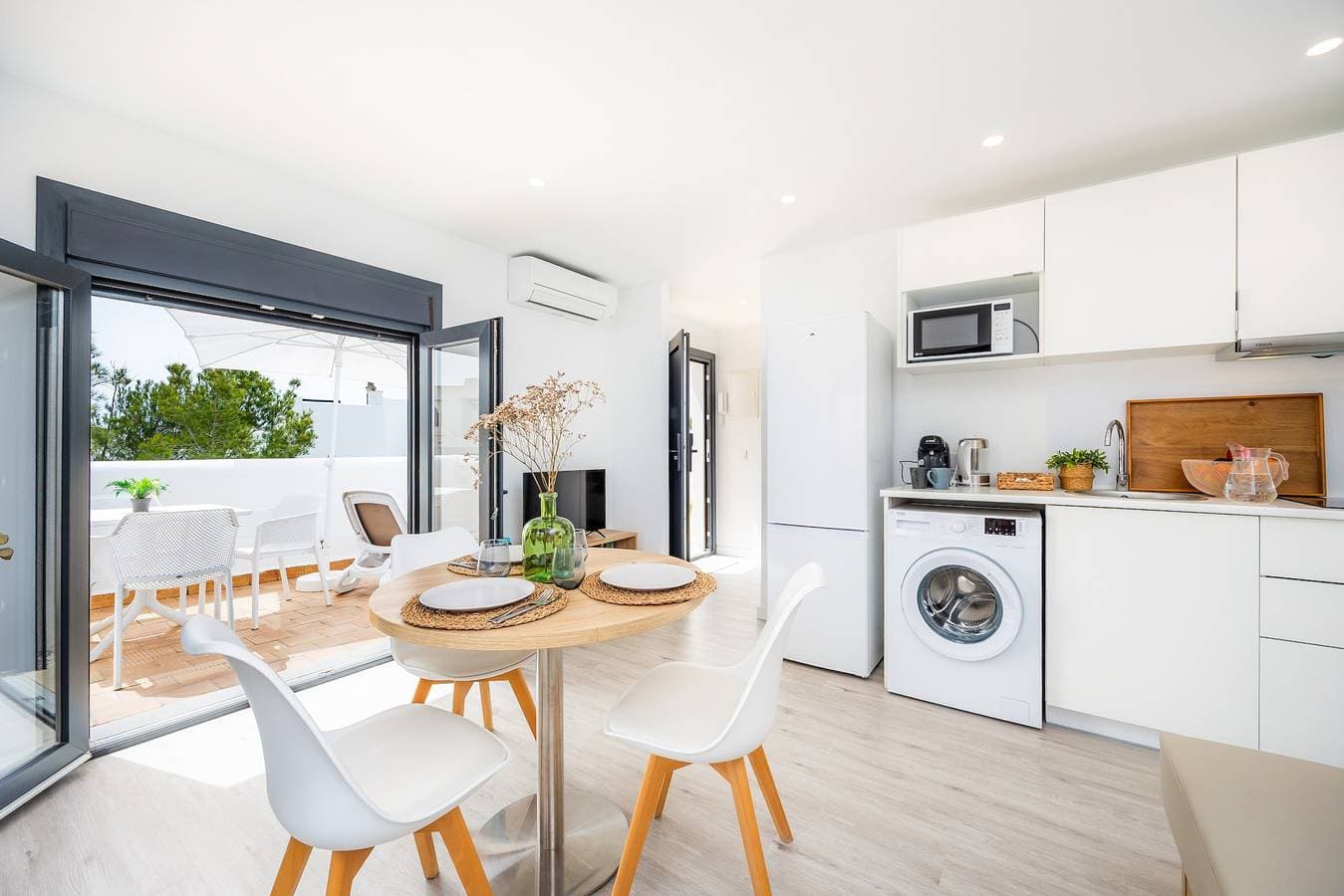 Foto 9 von 28: Ferienwohnung 'White Suites 3' mit Gemeinschaftspool, WLAN und Klimaanlage