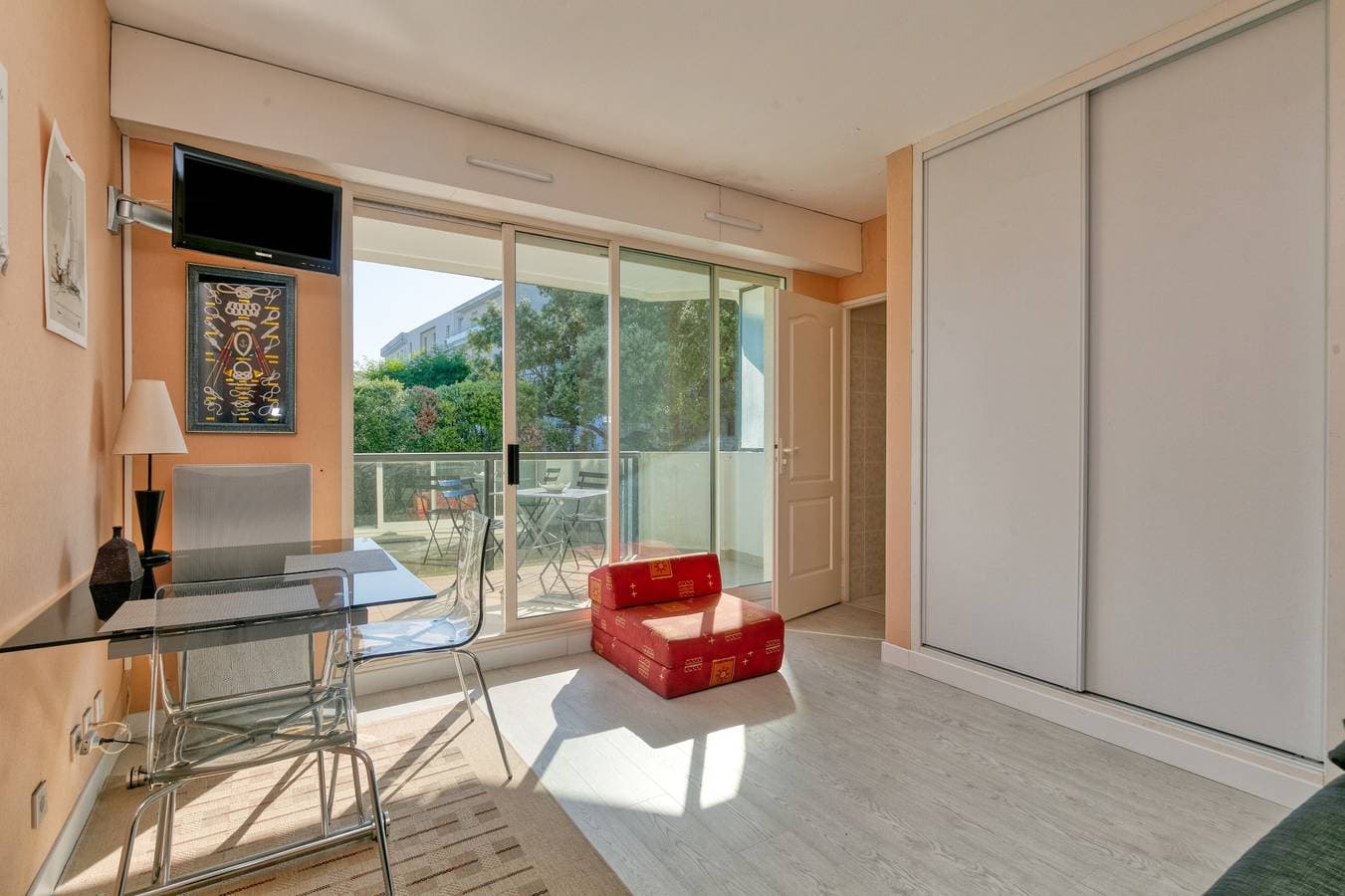 Foto 3 von 24: Einzimmerapartment 'Cosy Au Bord De L'eau' mit Balkon