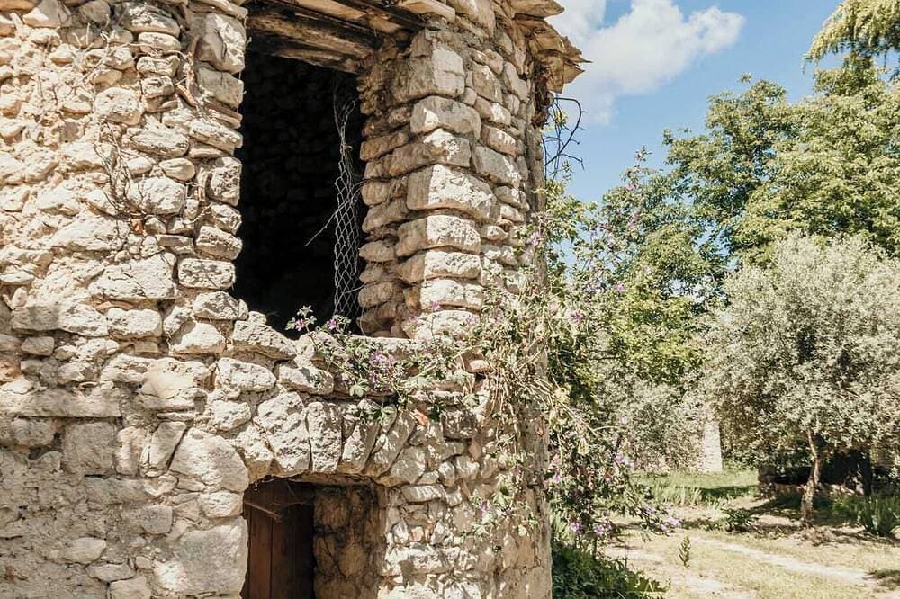 Foto 6 von 30: Charming 13th-Century Stone House with Infinity Pool in Provence 6 bedrooms AC
