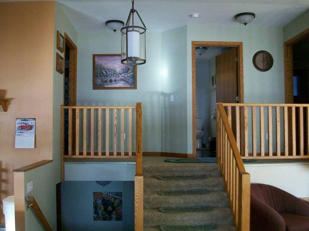 Foto 2 von 32: Beautiful, spacious 3 Br, 2Ba home, close to everything the Up has to offer!
