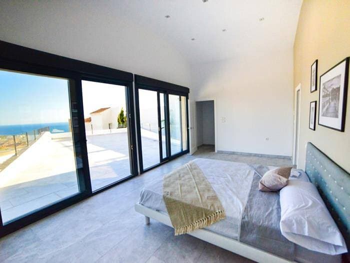 Foto 12 von 26: Moderne Luxusvilla, Meerblick und beheiztem Pool
