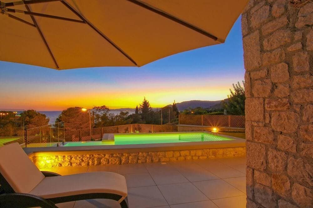 Villa Luciana - Private Pool, BBQ, WiFi & AC 1