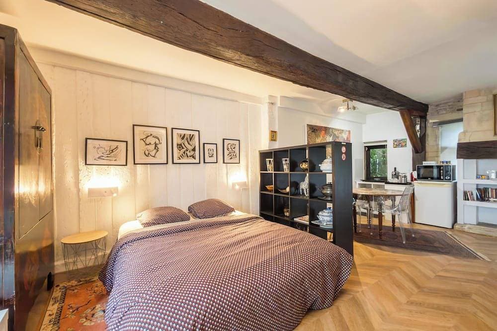 Foto 3 von 17: Separate master suite, 18th century residence