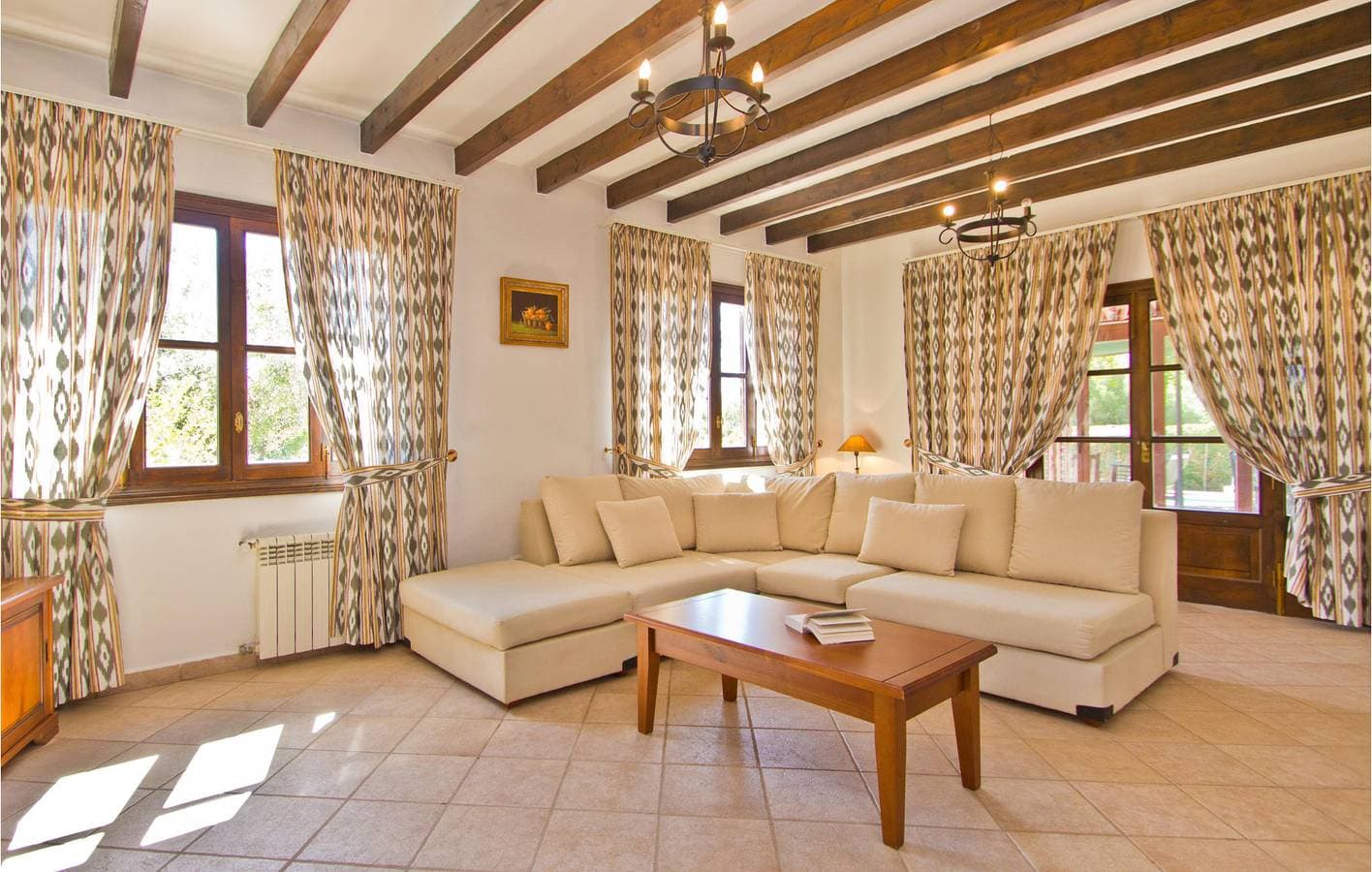 Foto 4 von 34: 200 sqft Apt | Pool, Küche, Kamin | 2.5km nach Es Garrovers