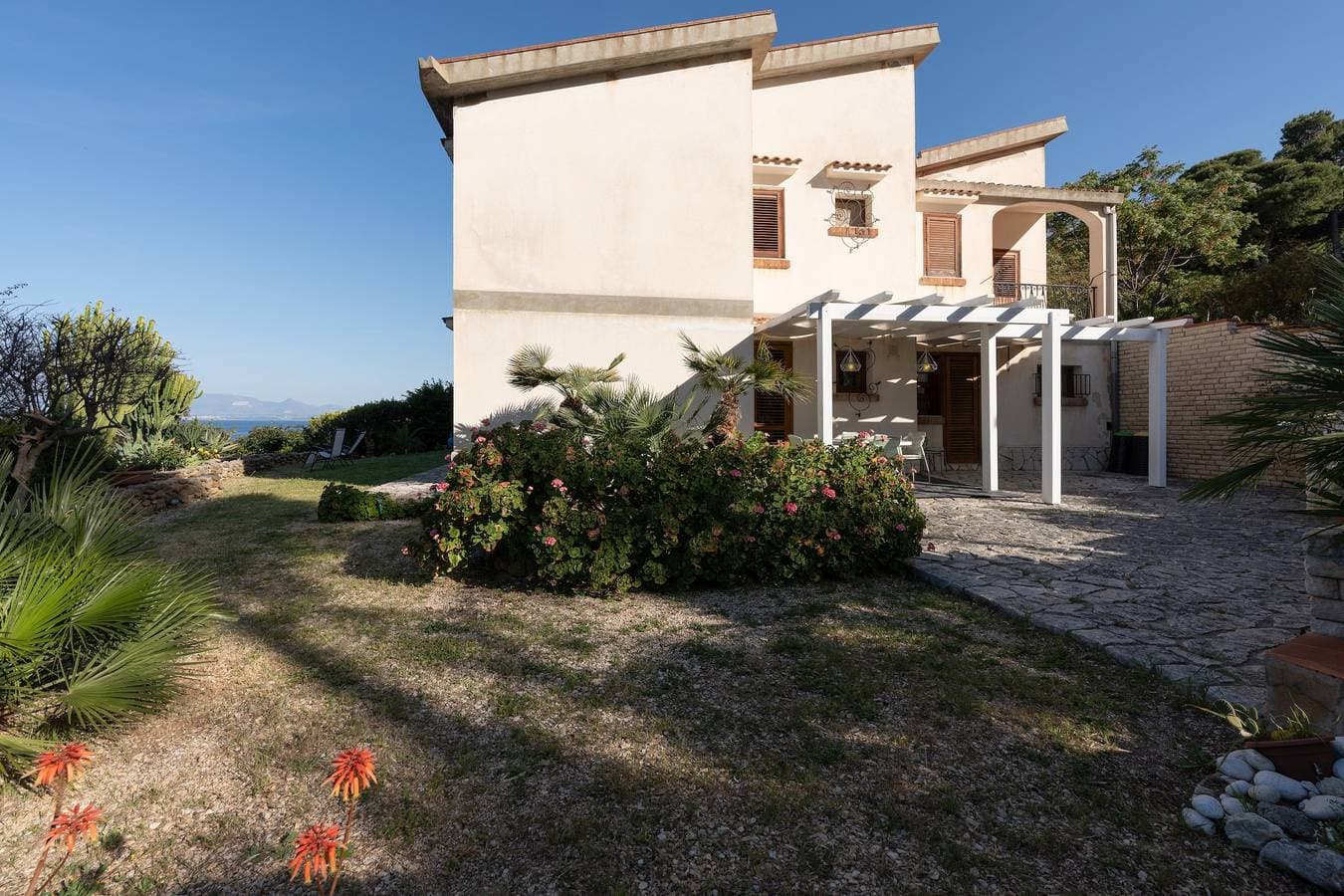 Foto 3 von 33: Villa „Water Front Scopello“ mit Meerblick, privatem Meerzugang, Garten & WLAN