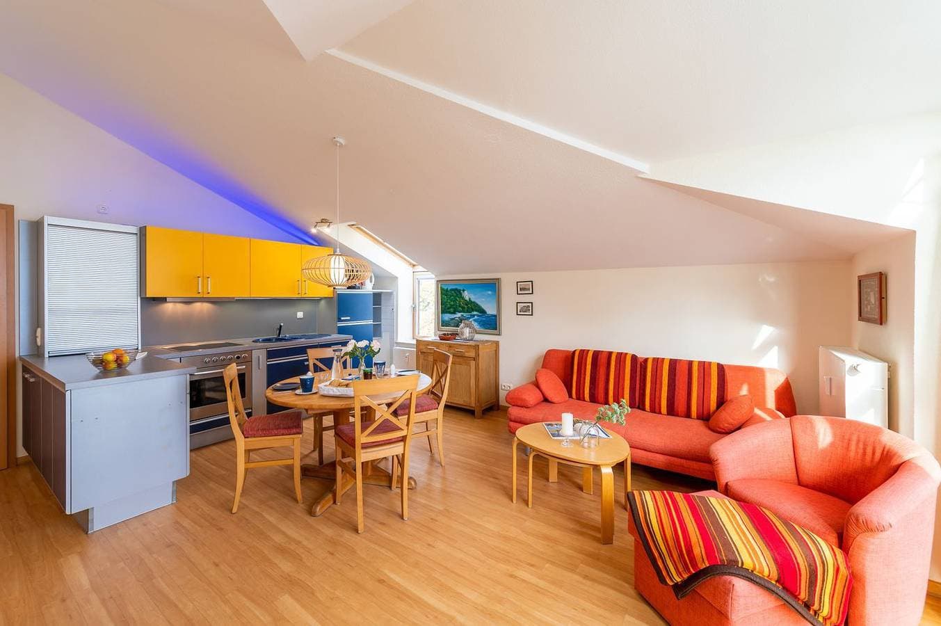 Foto 4 von 14: Großzügige Ferienwohnung mit Balkon und Meerblick, direkte Strandlage