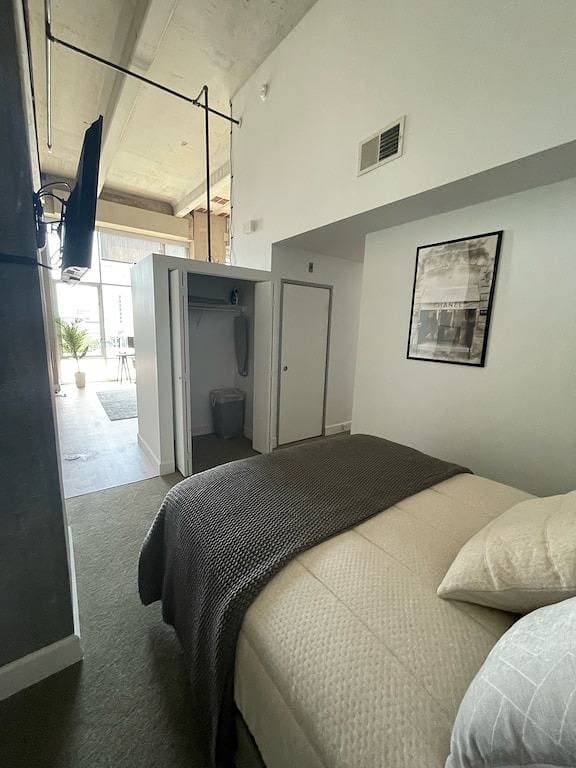 Foto 7 von 24: Modern Industrial loft in Downtown Sacramento