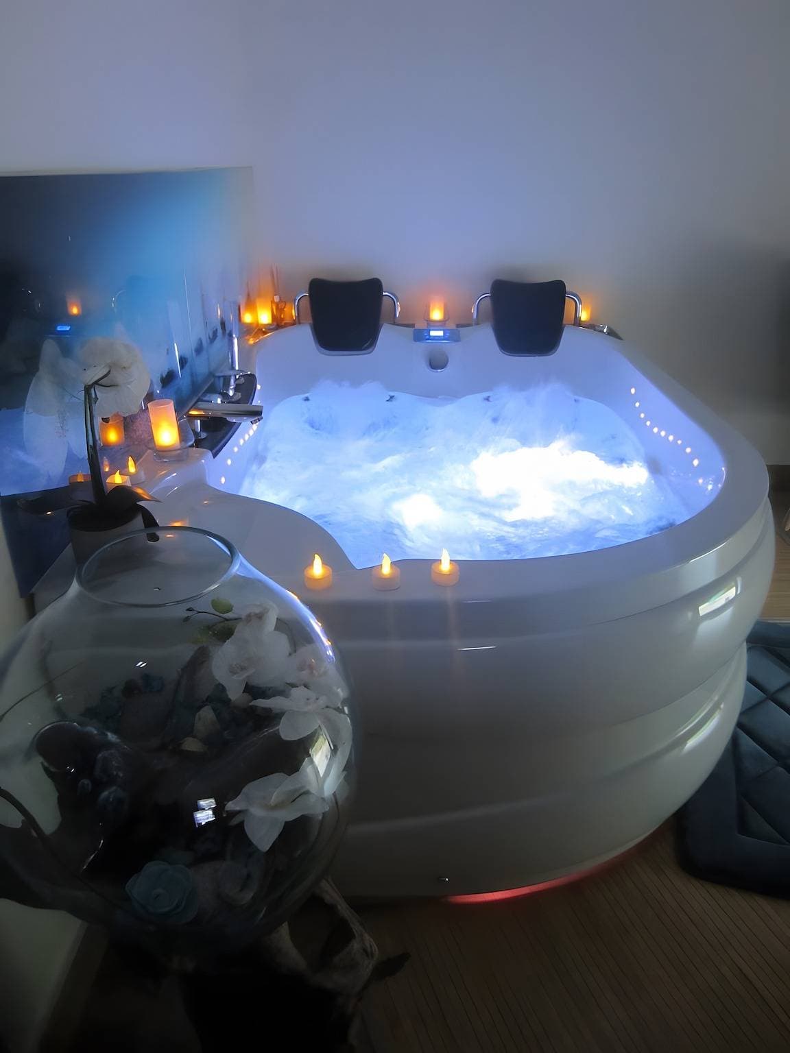 Foto 2 von 30: Gästezimmer „Balnéo Spa Cœur À Cœur“ mit privatem Pool, WLAN und Klimaanlage