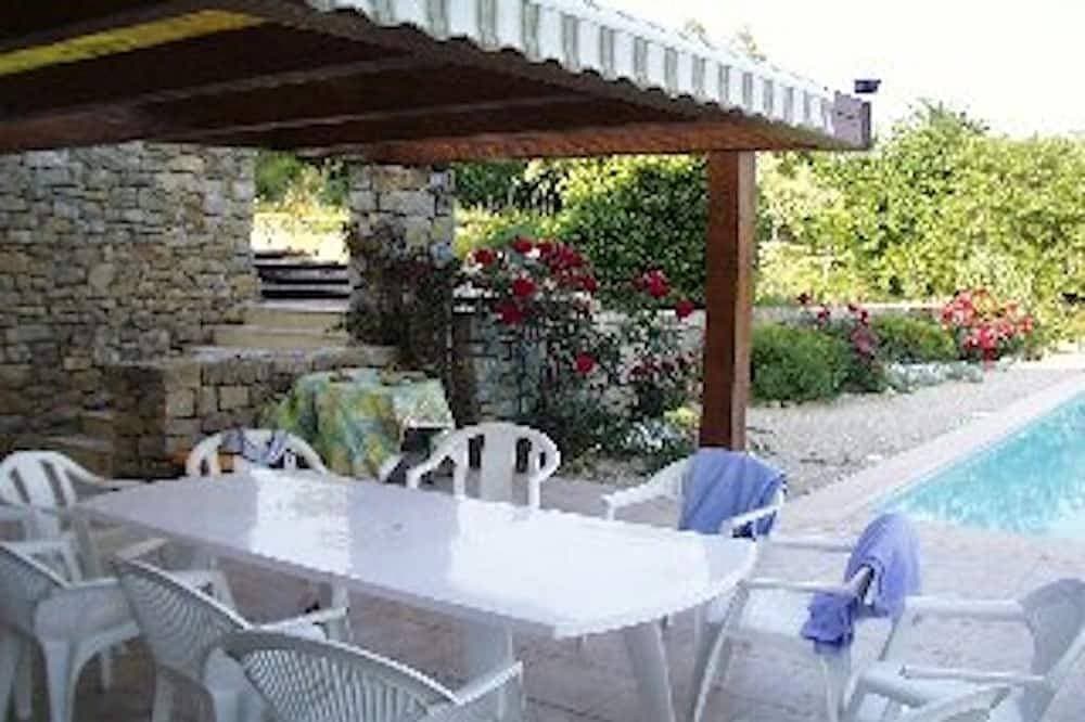 Foto 7 von 9: Dream Vacations on the French Riviera: Apartment No. 1 / 50 m² / Large 10 x 7 Infinity Pool
