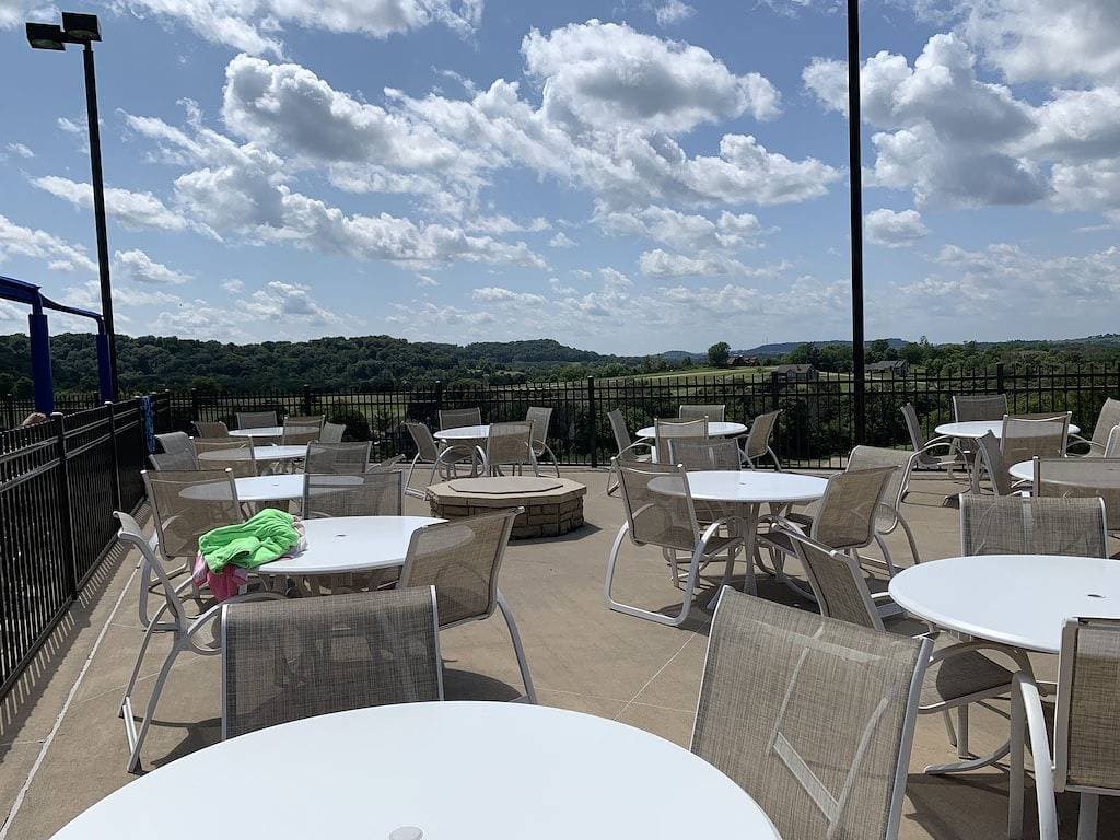 Foto 13 von 45: Frisch renoviert. Wunderschöner Rückzugsort mit Blick auf den saisonalen Wasserfall! Haustiere unter 25 Pfund