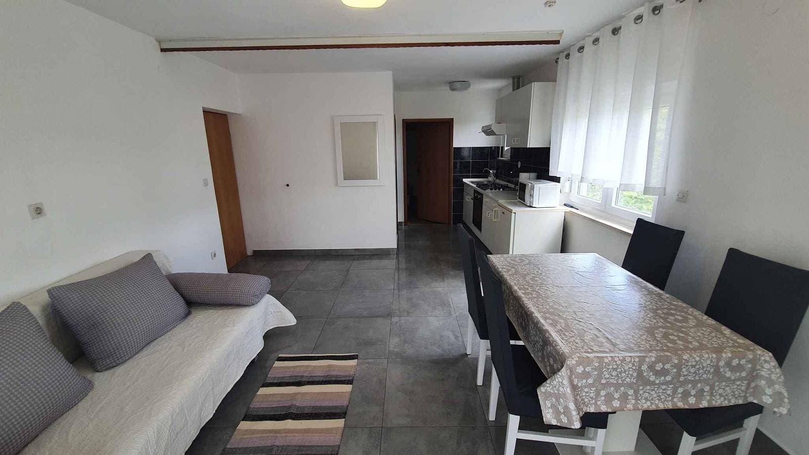 Foto 4 von 20: Ferienwohnung in Ljubač mit Meerblick, Balkon, Klimaanlage, W-Lan (809-3)