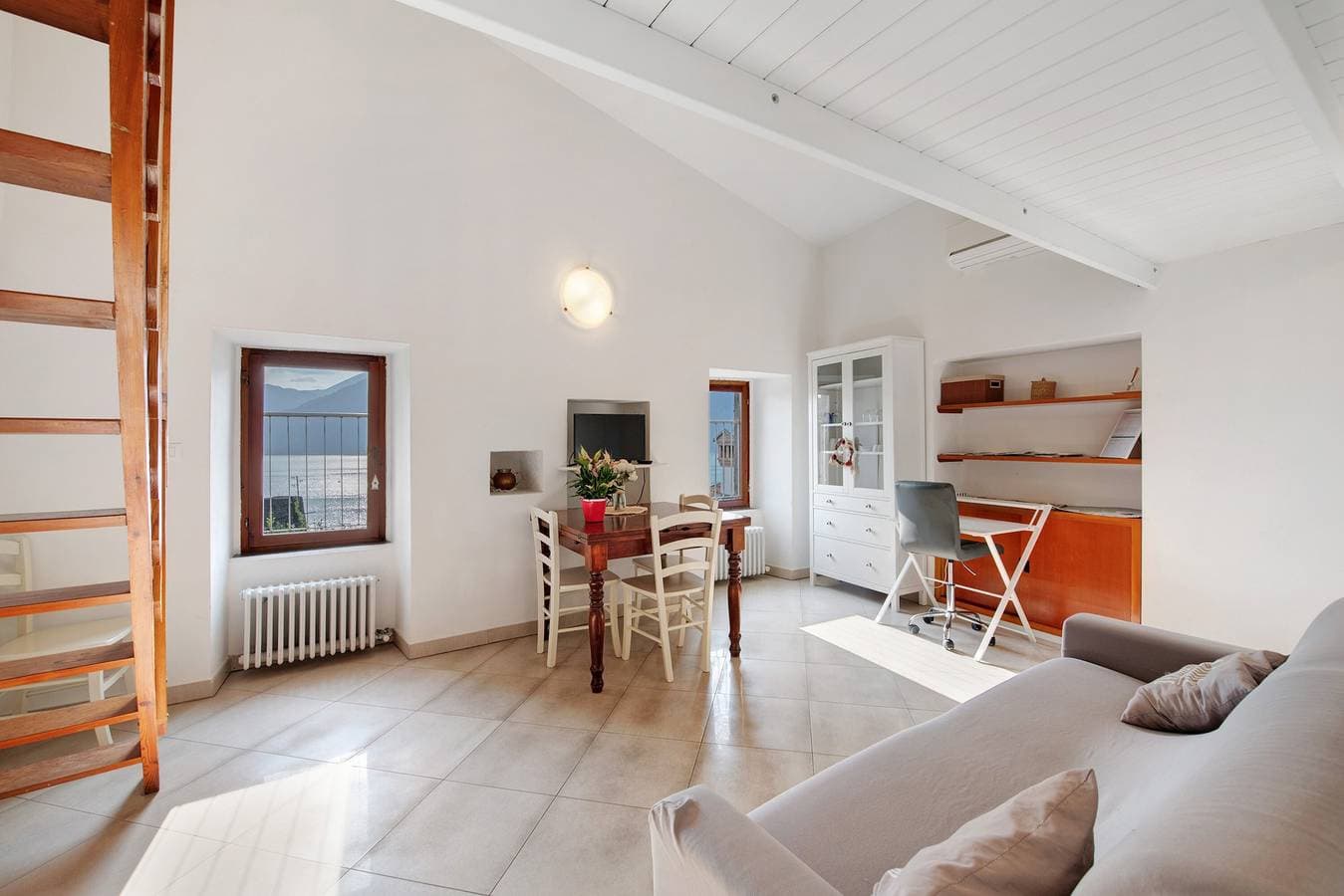 Foto 4 von 22: Ferienhaus 'Casa Tua Alla Torre' mit Seeblick, WLAN und Klimaanlage