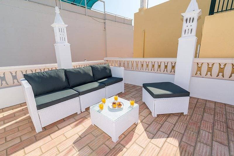 Foto 7 von 31: Gemütliches Reihenhaus in Fuseta mit Terrasse und Dachterrasse, 5 Minuten zum Strand
