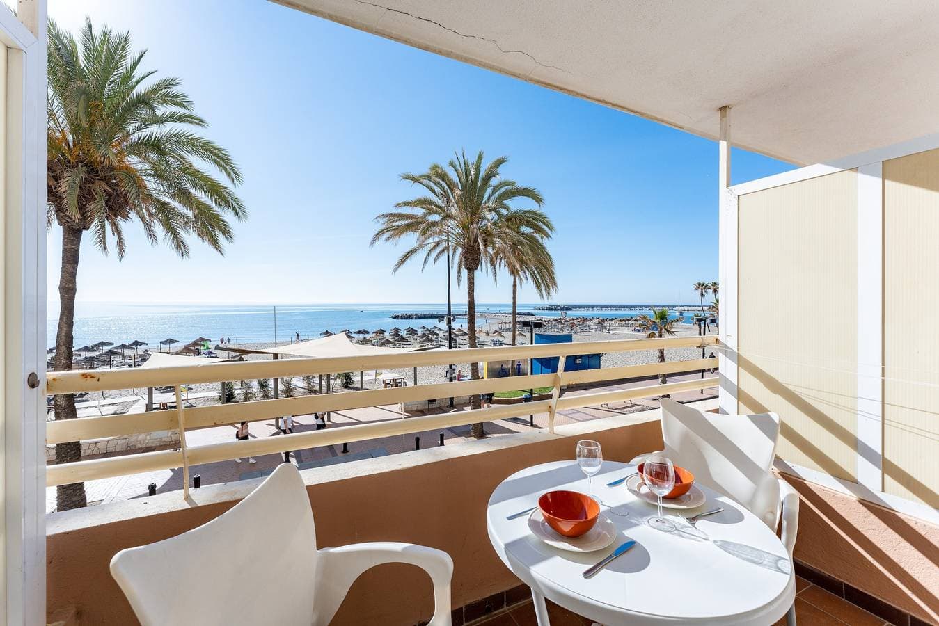 Foto 3 von 19: Ferienwohnung 'Terraza De Ensueño En La Playa' mit Meerblick, Gemeinschaftspool und A/C