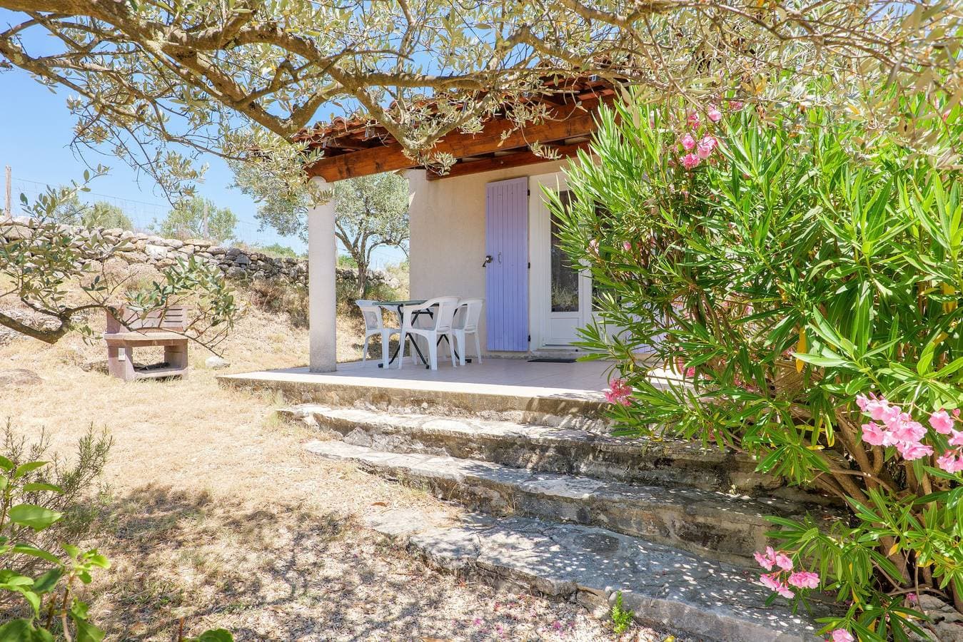 Foto 12 von 30: Ferienhaus „Le Petit Pin - La Fontinelle“ mit Bergblick