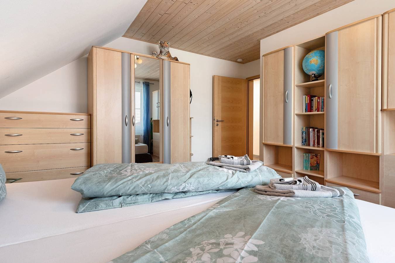 Foto 13 von 25: Gemütliche Ferienwohnung im Dachgeschoss "Vogelsang" mit Bergblick, WLAN & Balkon