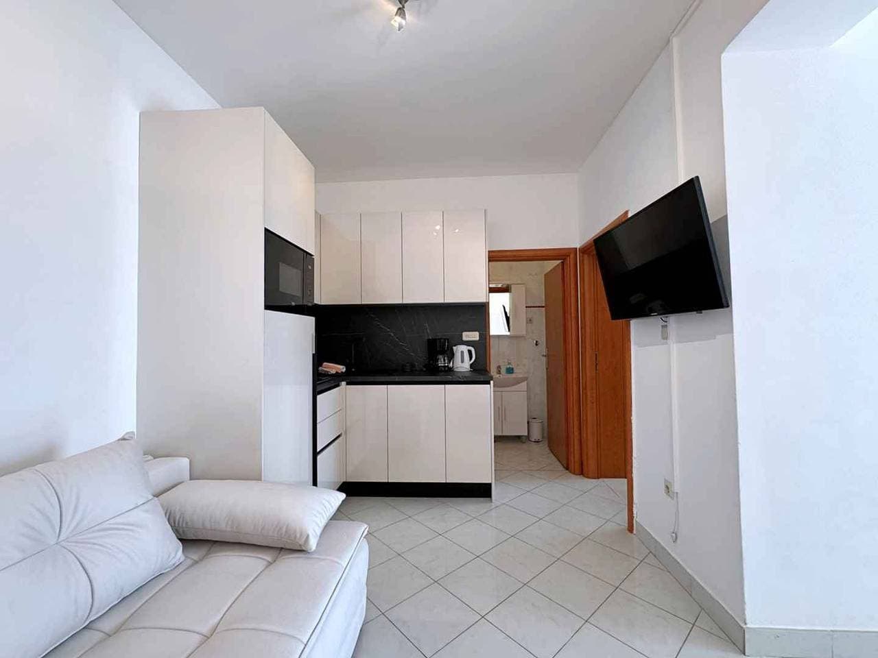 Foto 2 von 32: Ferienwohnung mit Meerblick 20 m von der Küste