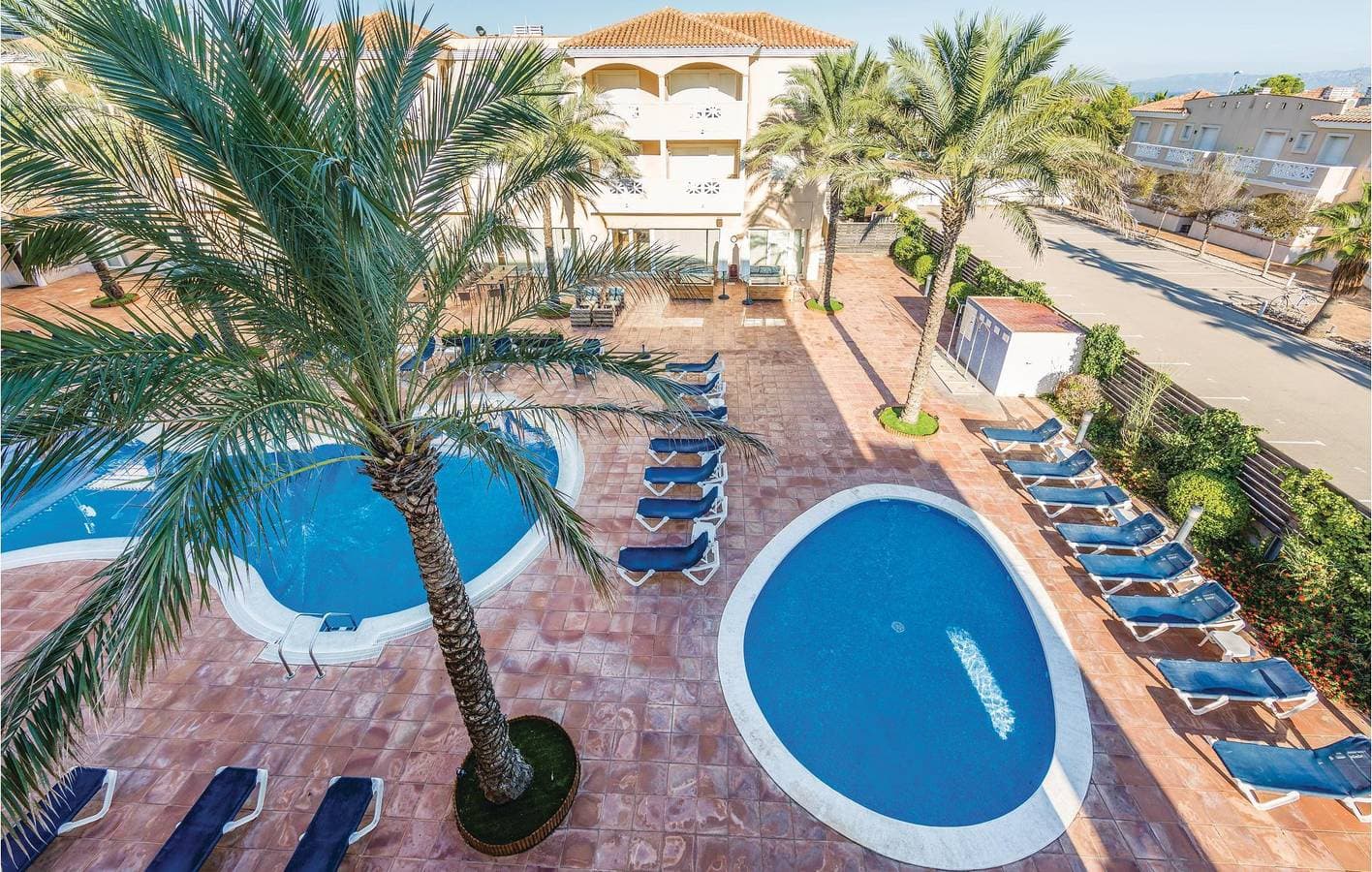 Foto 3 von 41: Paradies am Pool: Parkplatz, AC, Terrasse & WiFi!