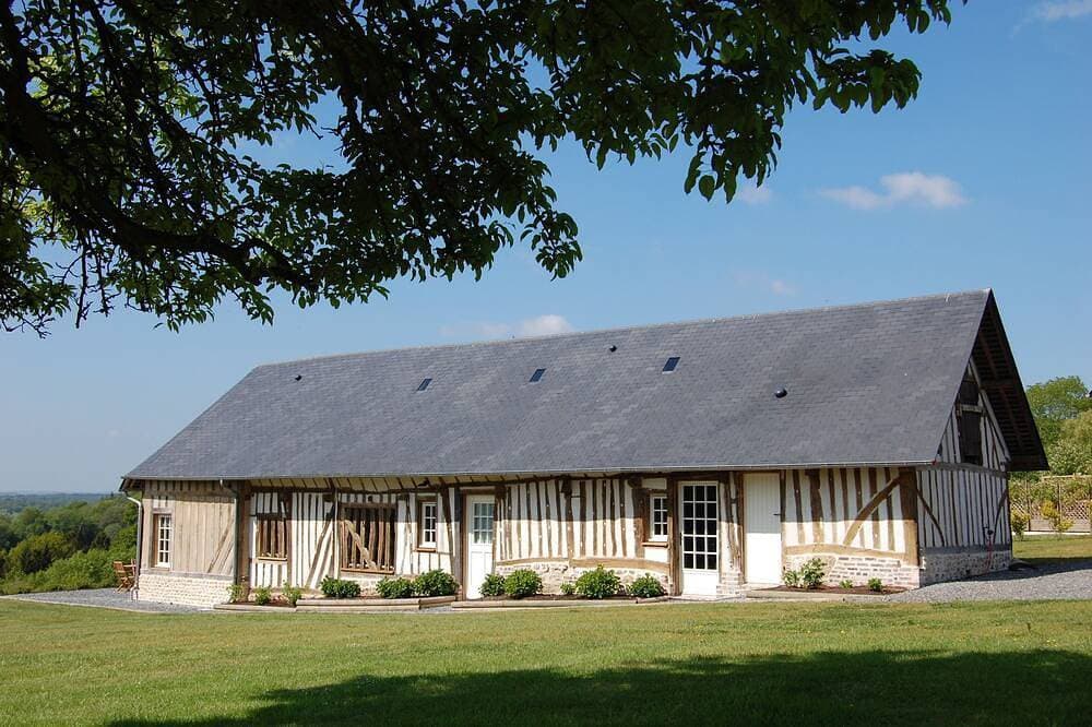 Foto 13 von 30: Alte normannische Scheune mit Panoramablick und großem Park restauriert